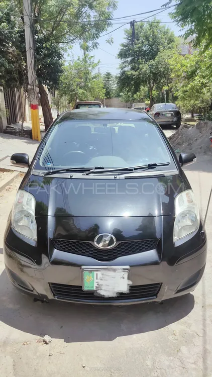 Toyota Vitz 2010 for Sale in Lahore Image-1