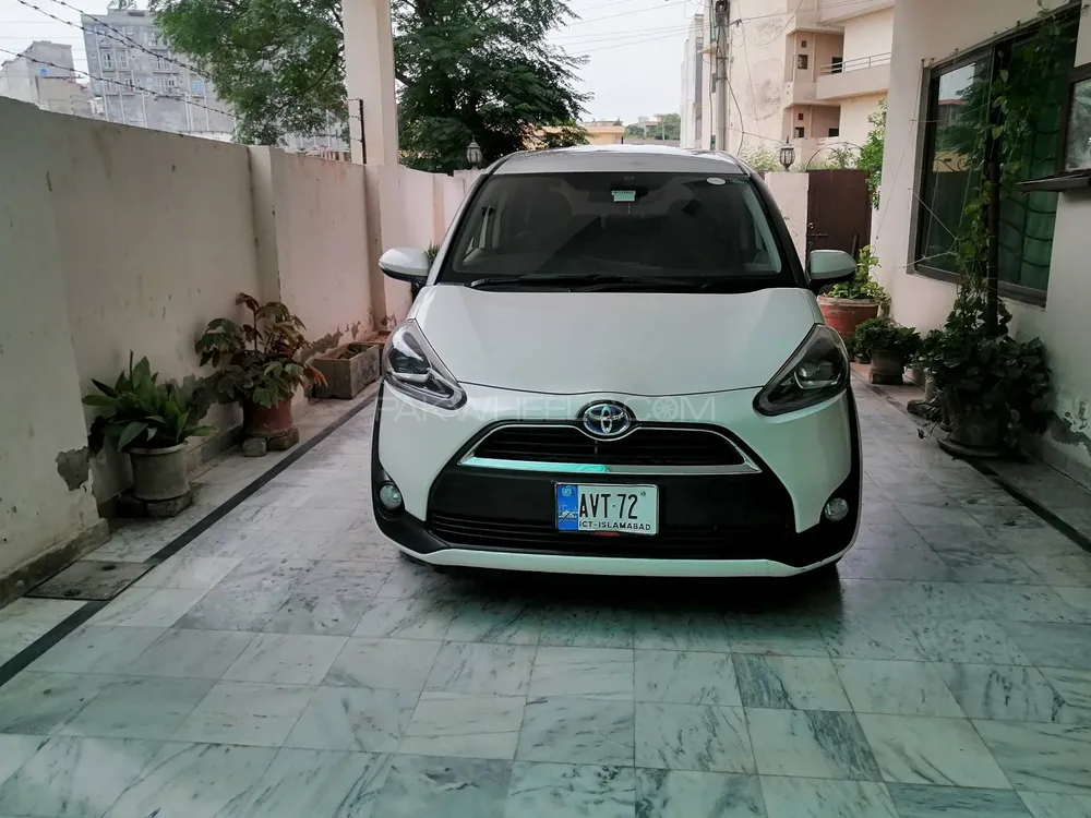 Toyota Sienta 2016 for Sale in Islamabad Image-1