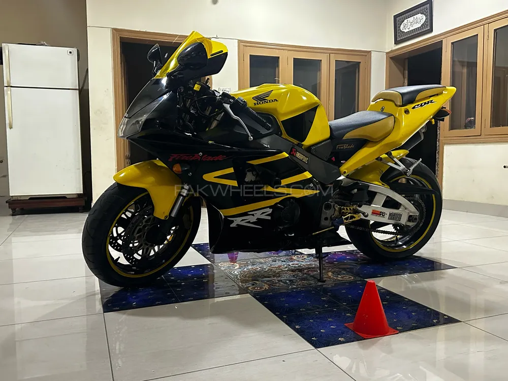 Honda CBR 1000RR 2005 for Sale Image-1