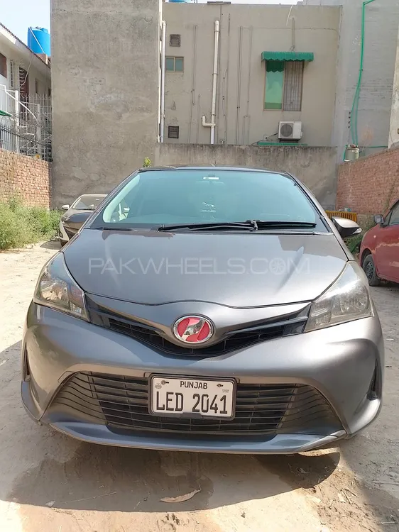 Toyota Vitz 2015 for Sale in Lahore Image-1
