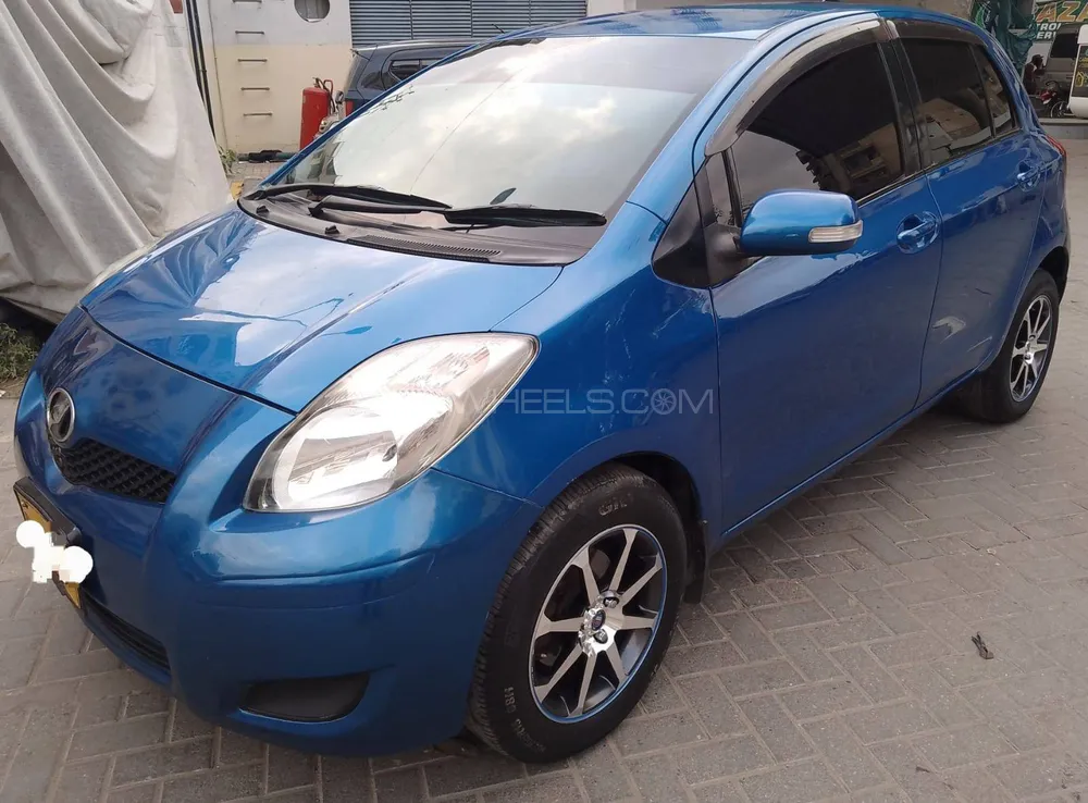 Toyota Vitz 2010 for Sale in Karachi Image-1