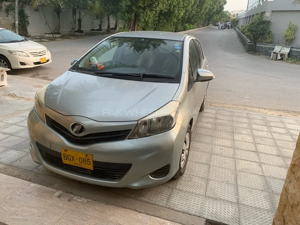 Toyota Vitz 2013 for Sale in Karachi Image-1