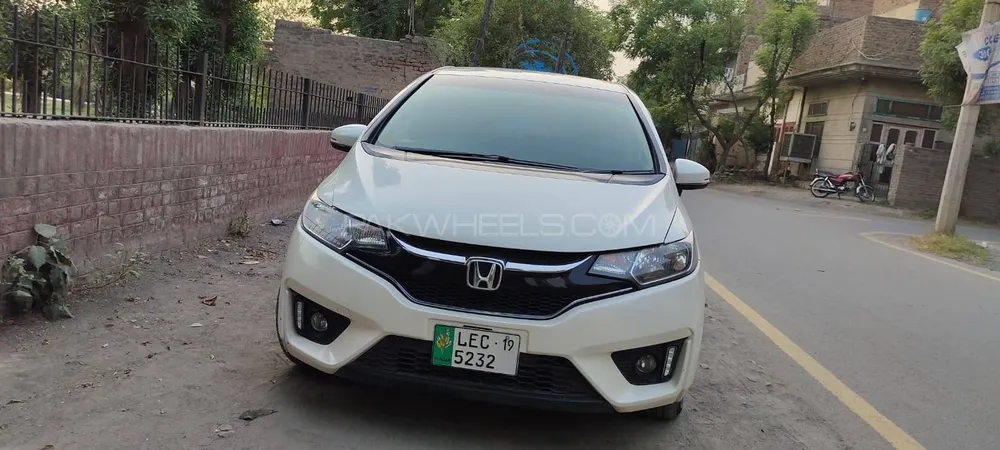 Honda Fit 2015 for Sale in Faisalabad Image-1