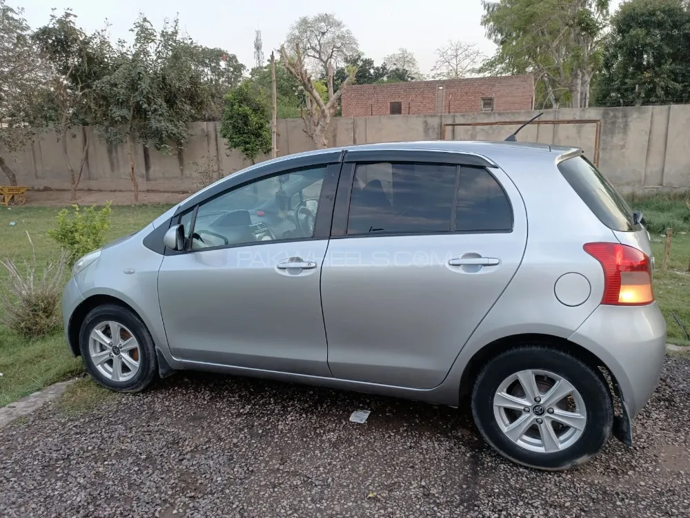 Toyota Vitz 2009 for Sale in Multan Image-1