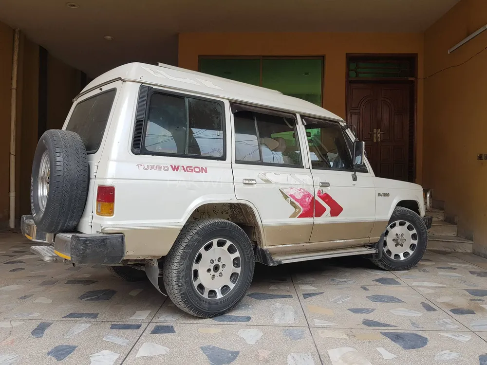 Mitsubishi Pajero 1988 for Sale in Peshawar Image-1