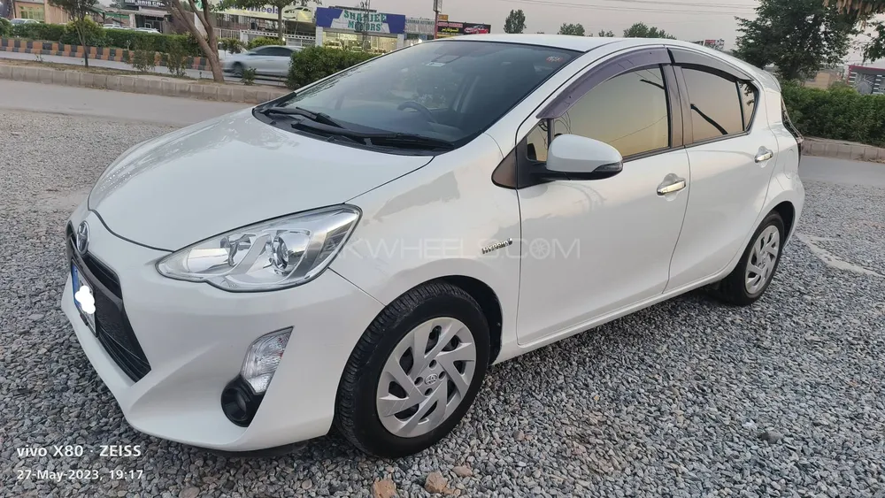 Toyota Aqua 2016 for Sale in Peshawar Image-1