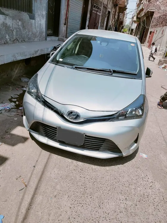 Toyota Vitz 2015 for Sale in Lahore Image-1
