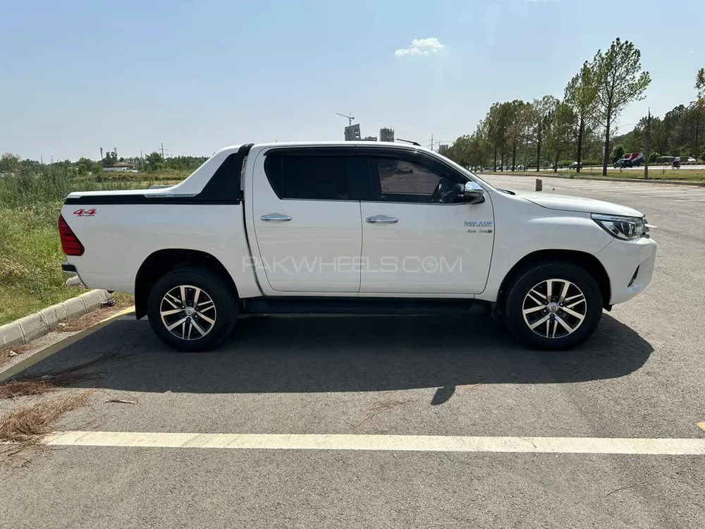 Toyota Hilux 2021 for Sale in Islamabad Image-1
