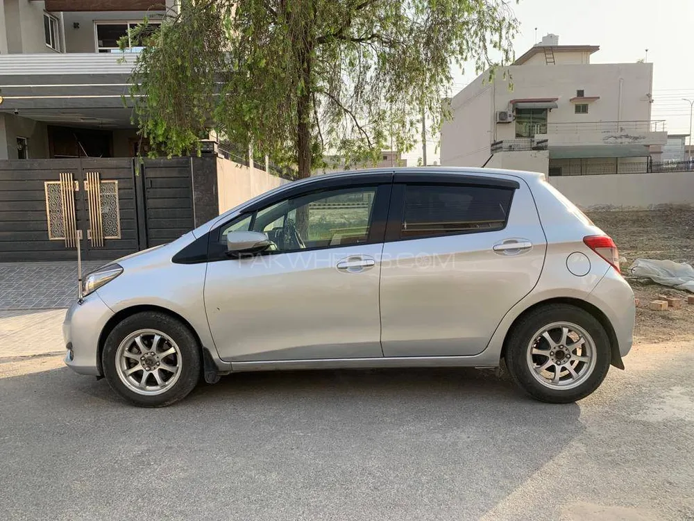Toyota Vitz 2012 for Sale in Lahore Image-1