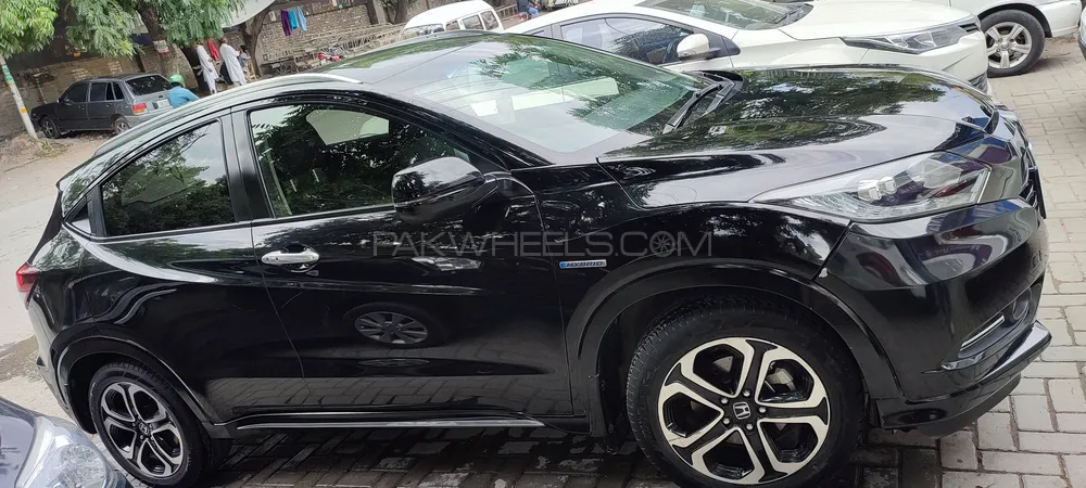 Honda Vezel 2017 for Sale in Islamabad Image-1