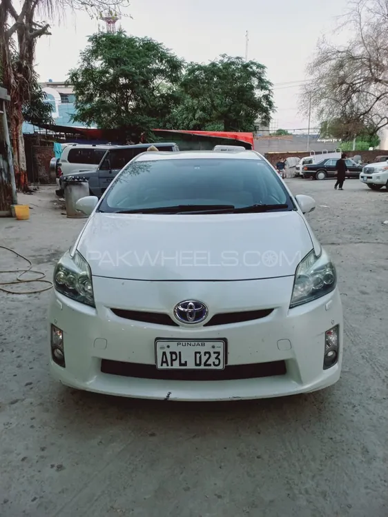 Toyota Prius 2010 for Sale in Lahore Image-1