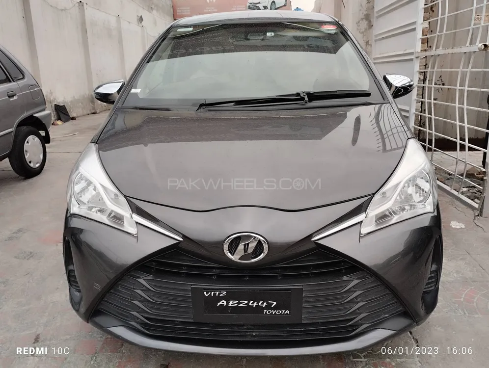 Toyota Vitz 2017 for Sale in Lahore Image-1