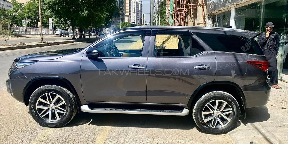 Toyota Fortuner 2021 for Sale in Karachi Image-1