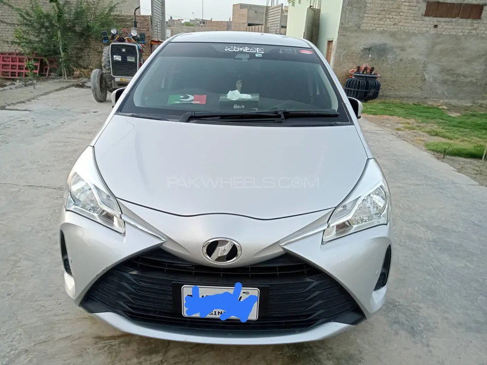 Toyota Vitz 2022 for Sale in Larkana Image-1