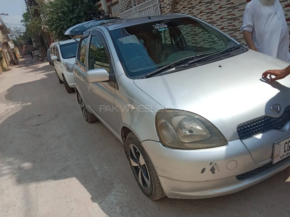 Toyota Vitz 2000 for Sale in Chakwal Image-1