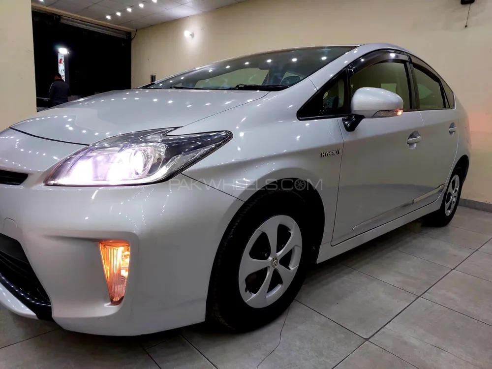 Toyota Prius 2013 for Sale in Lahore Image-1