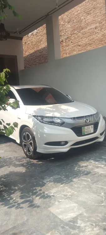 Honda Vezel 2015 for Sale in Multan Image-1