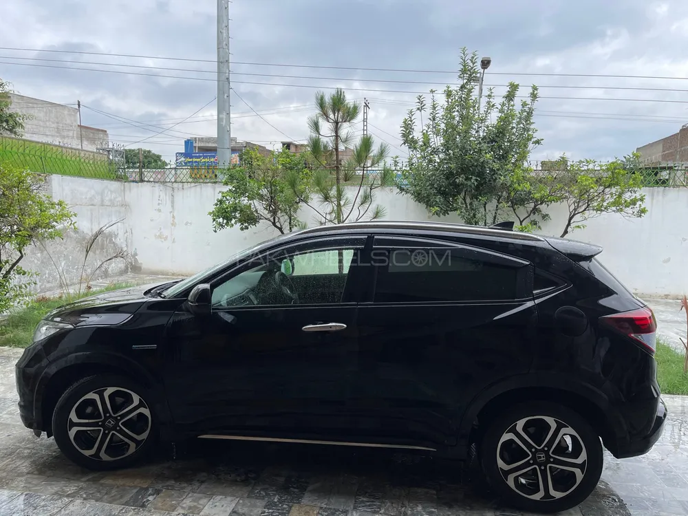 Honda Vezel 2016 for Sale in Islamabad Image-1