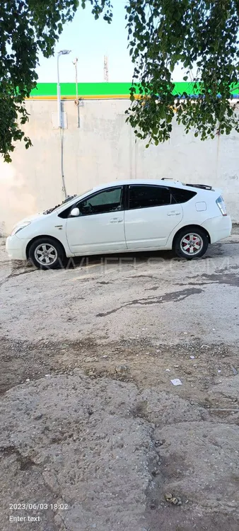 Toyota Prius 2005 for Sale in Islamabad Image-1