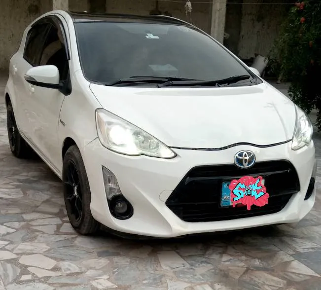 Toyota Aqua 2015 for Sale in Nowshera Image-1