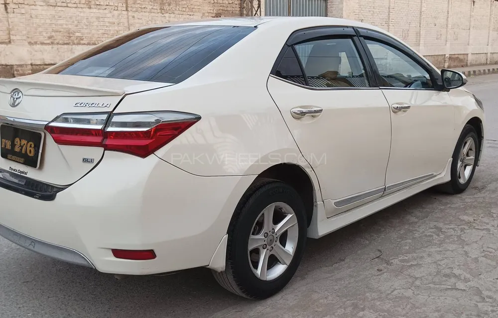 Toyota Corolla 2015 for Sale in Peshawar Image-1