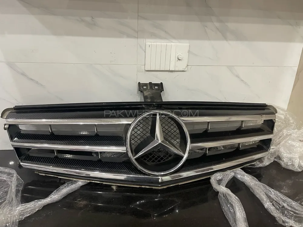 Mercedes C class 2007-2013 front Genuine grill.  Image-1