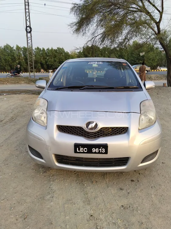 Toyota Vitz 2010 for Sale in Lahore Image-1