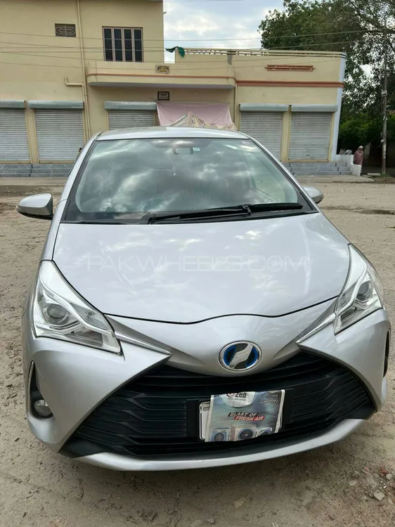 Toyota Vitz 2017 for Sale in Burewala Image-1