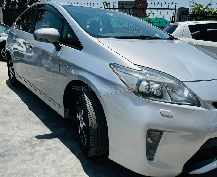 Toyota Prius 2013 for Sale in Faisalabad Image-1
