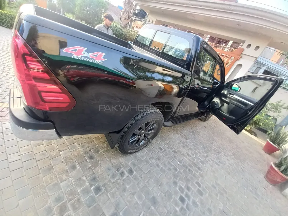 Toyota Hilux 2023 for Sale in Multan Image-1