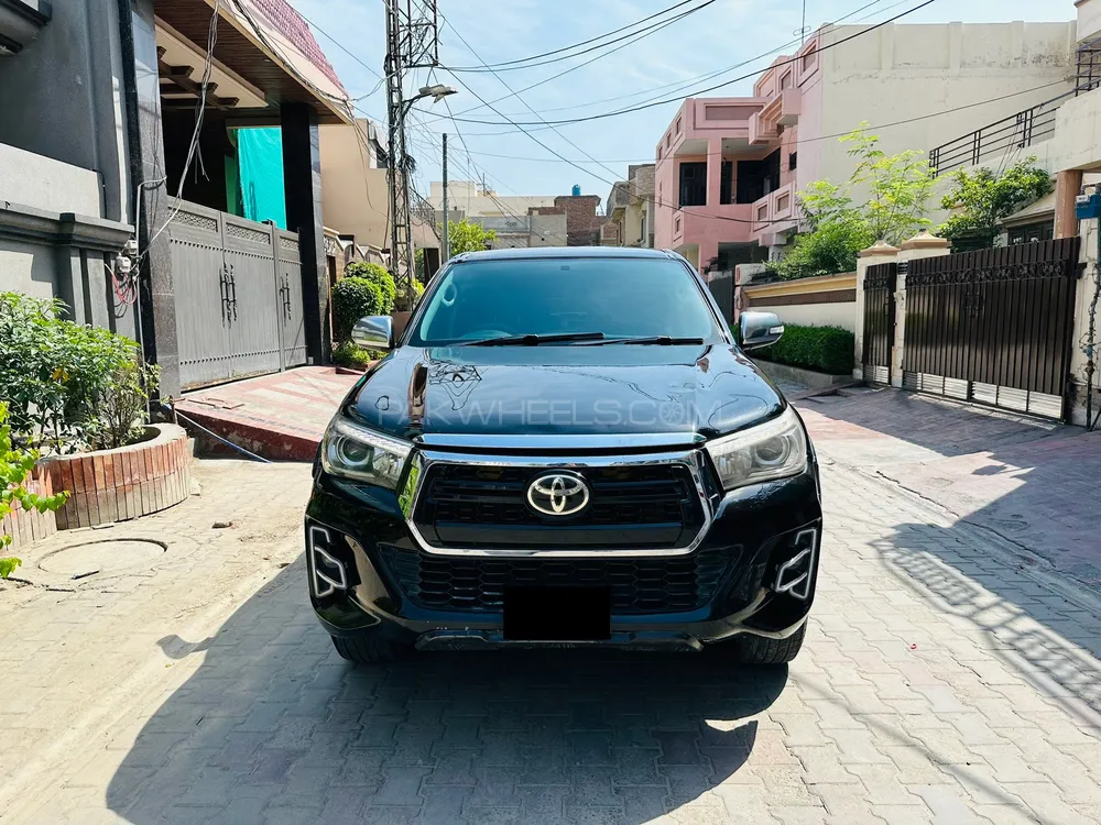 Toyota Hilux 2013 for Sale in Faisalabad Image-1