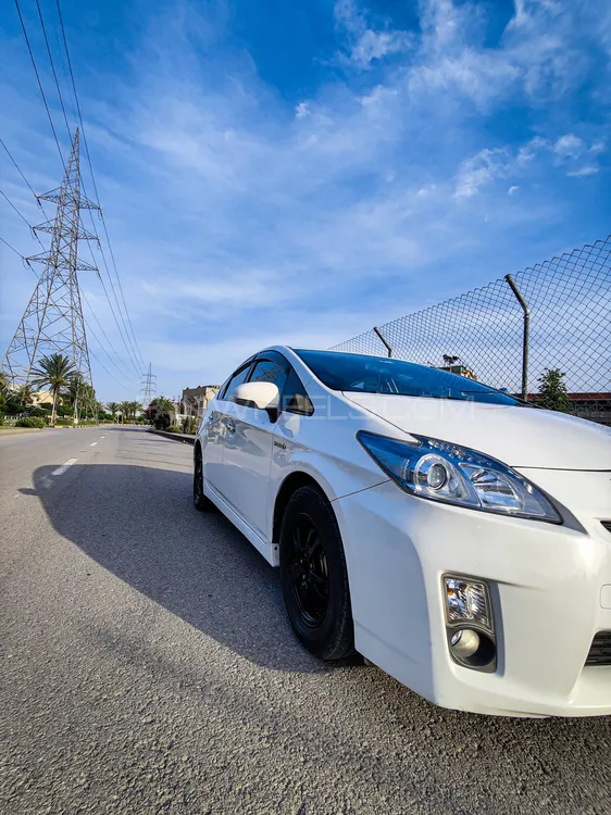 Toyota Prius 2010 for Sale in Islamabad Image-1