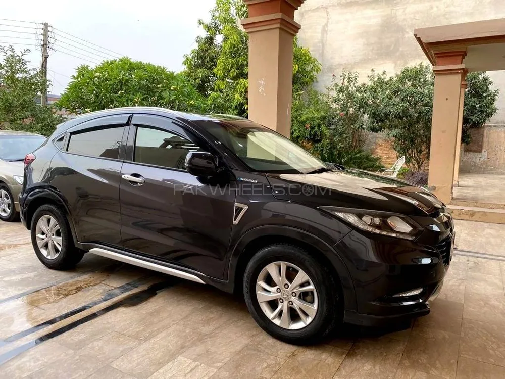 Honda Vezel 2017 for Sale in Lahore Image-1