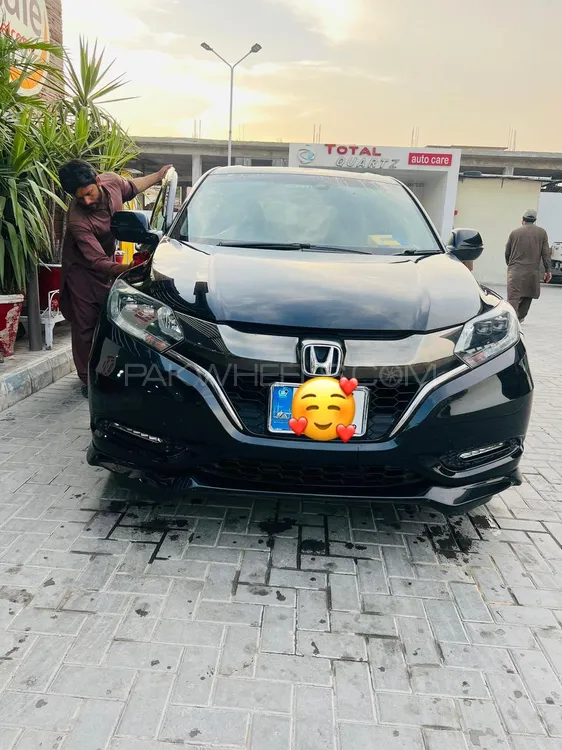 Honda Vezel 2017 for Sale in Islamabad Image-1
