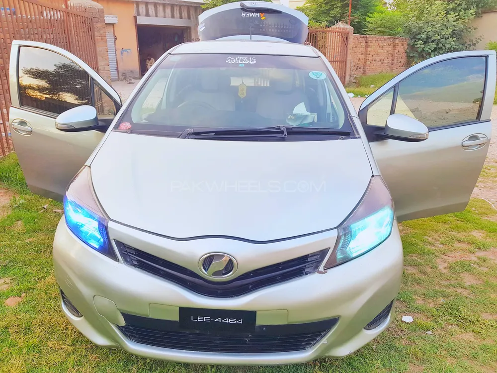Toyota Vitz 2012 for Sale in Islamabad Image-1