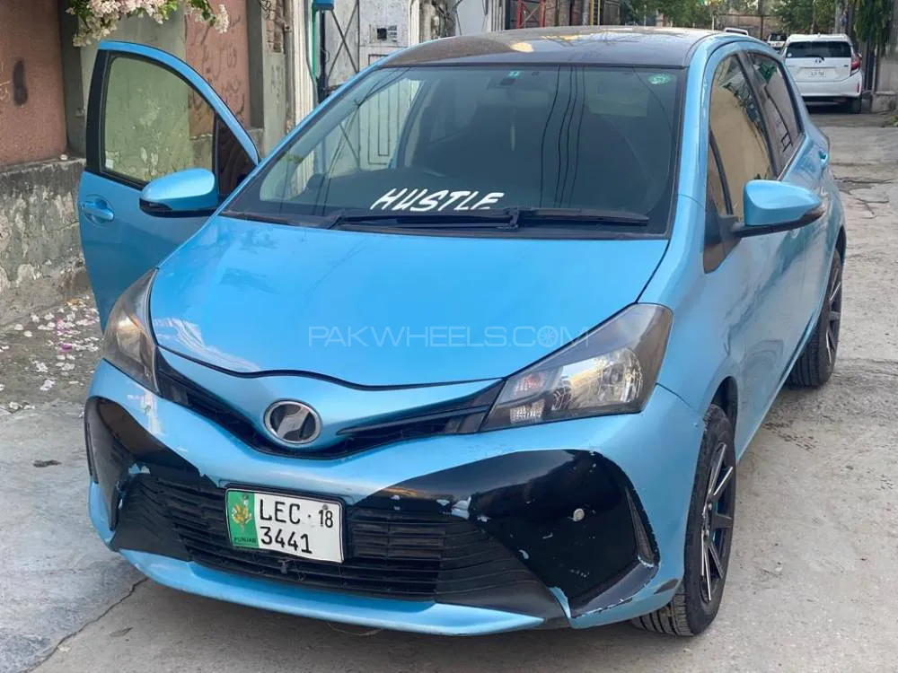Toyota Vitz 2014 for Sale in Sialkot Image-1