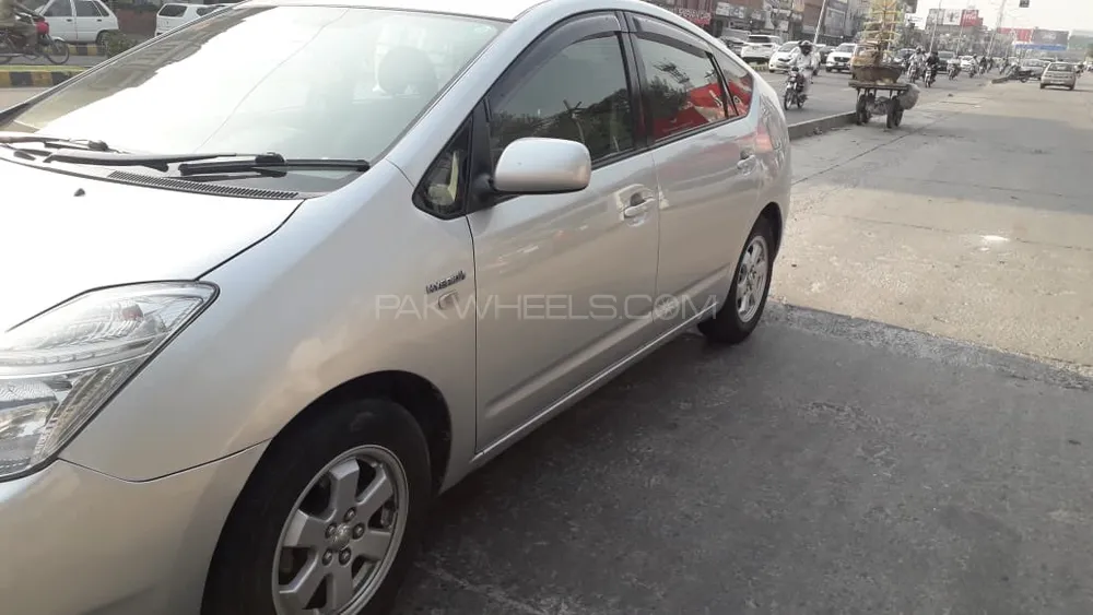 Toyota Prius 2010 for Sale in Lahore Image-1