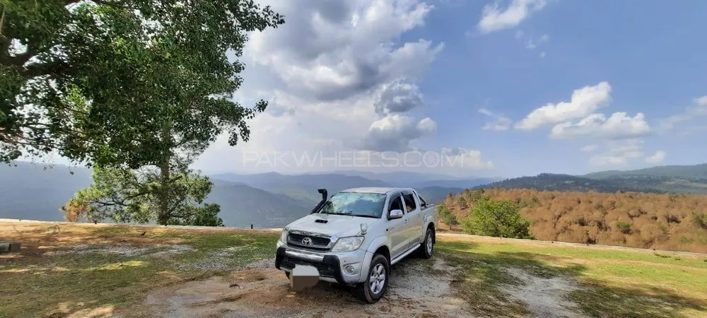 Toyota Hilux 2010 for Sale in Islamabad Image-1