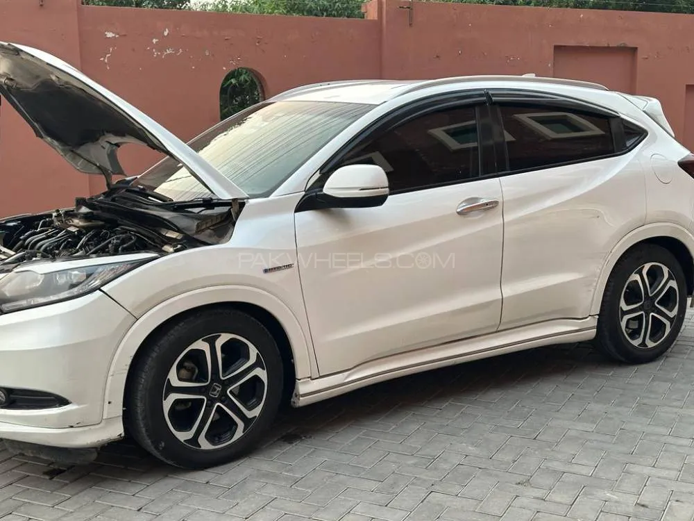 Honda Vezel 2014 for Sale in Lahore Image-1