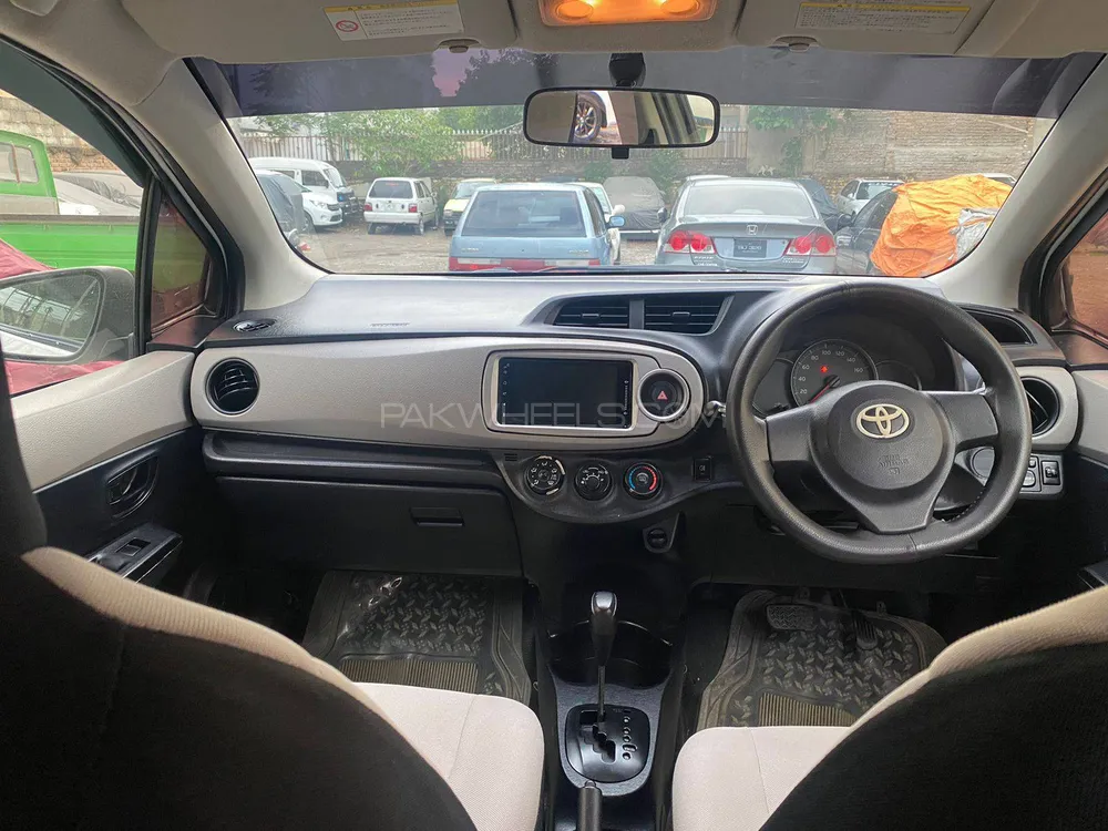 Toyota Vitz 2012 for Sale in Islamabad Image-1
