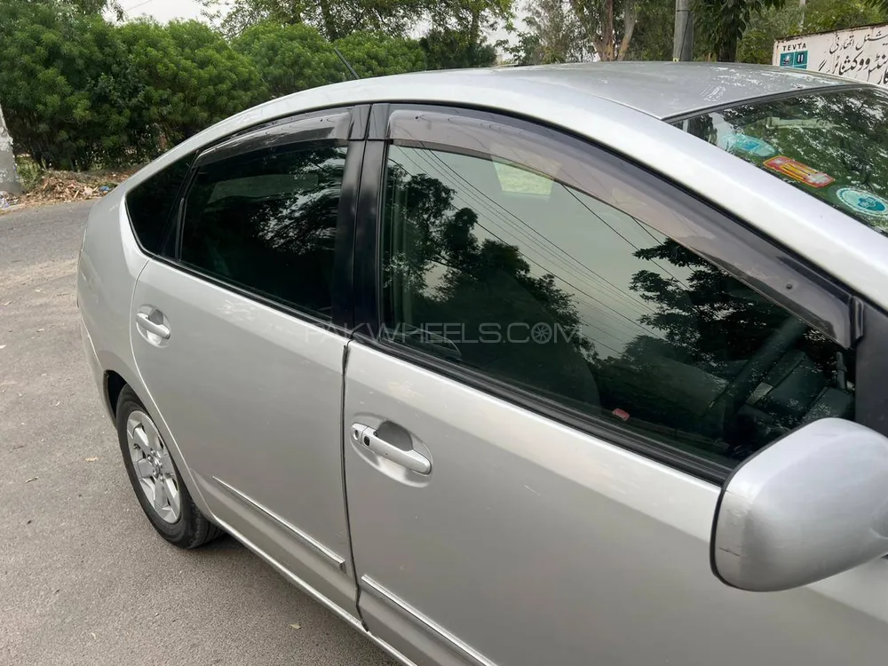 Toyota Prius 2007 for Sale in Lahore Image-1