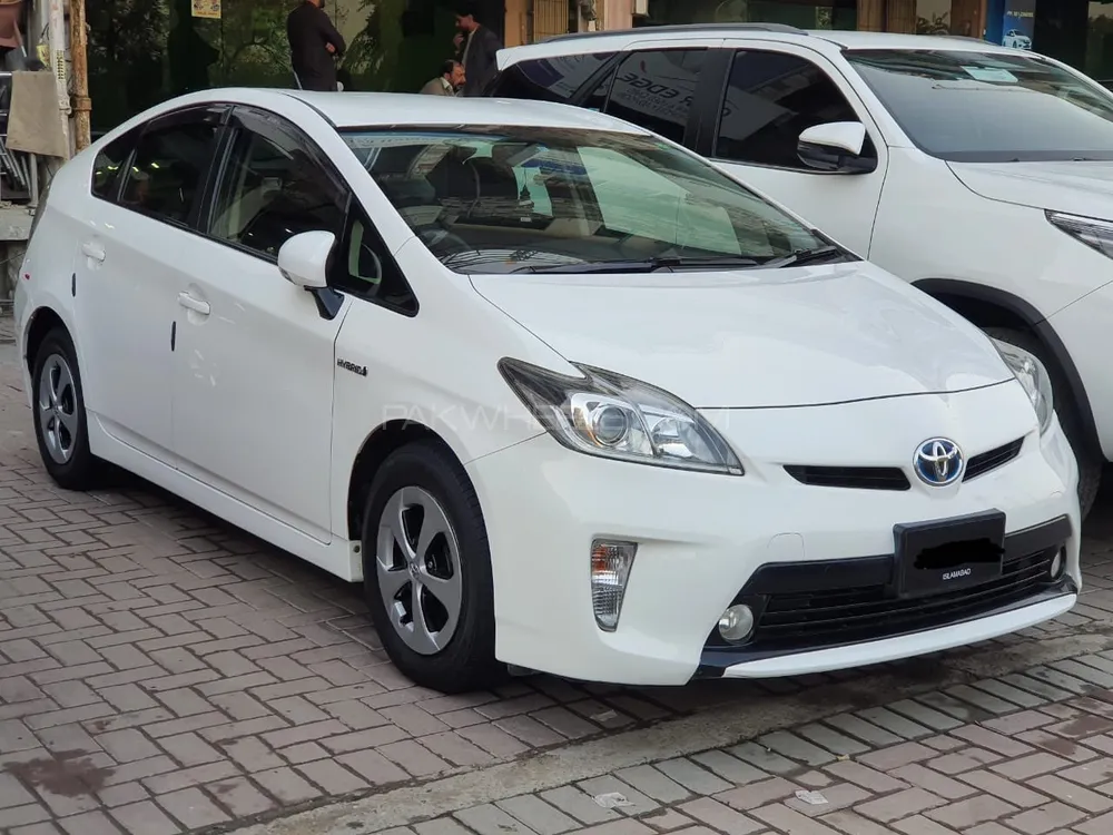 Toyota Prius 2014 for Sale in Lahore Image-1