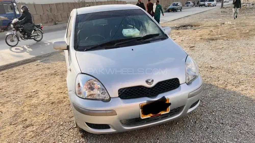 Toyota Vitz 2004 for Sale in Peshawar Image-1