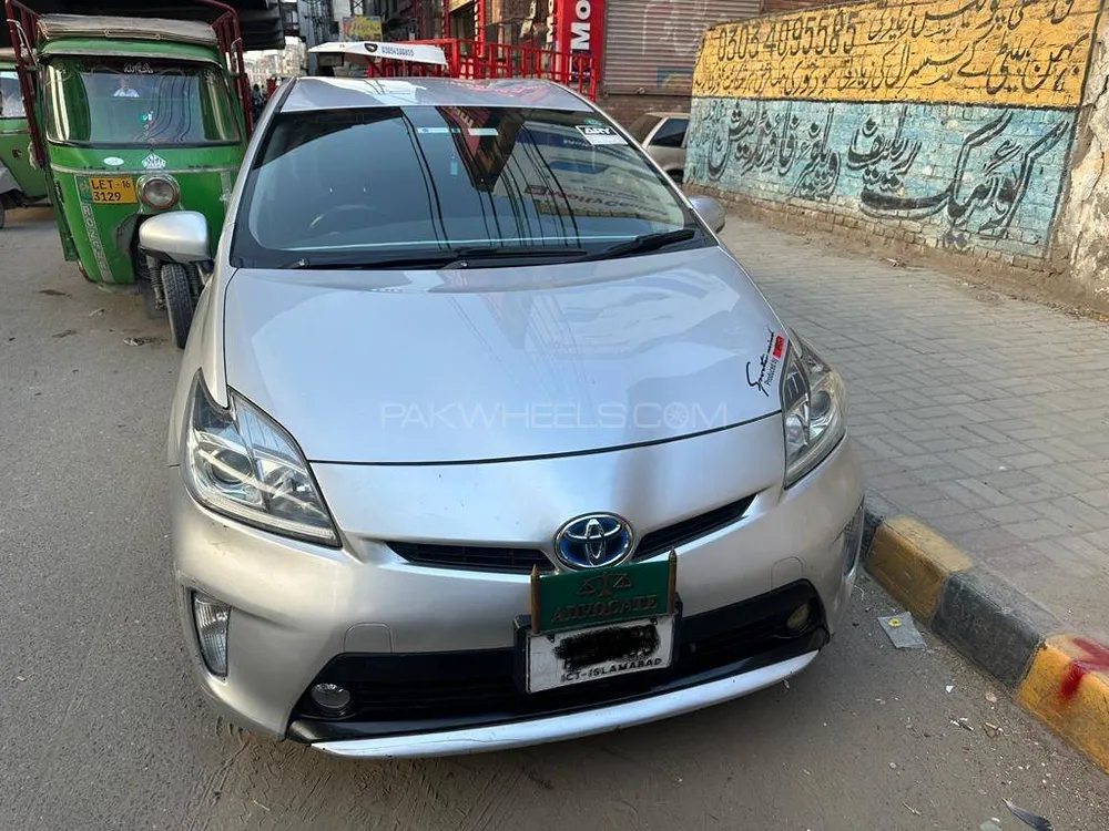 Toyota Prius 2014 for Sale in Lahore Image-1