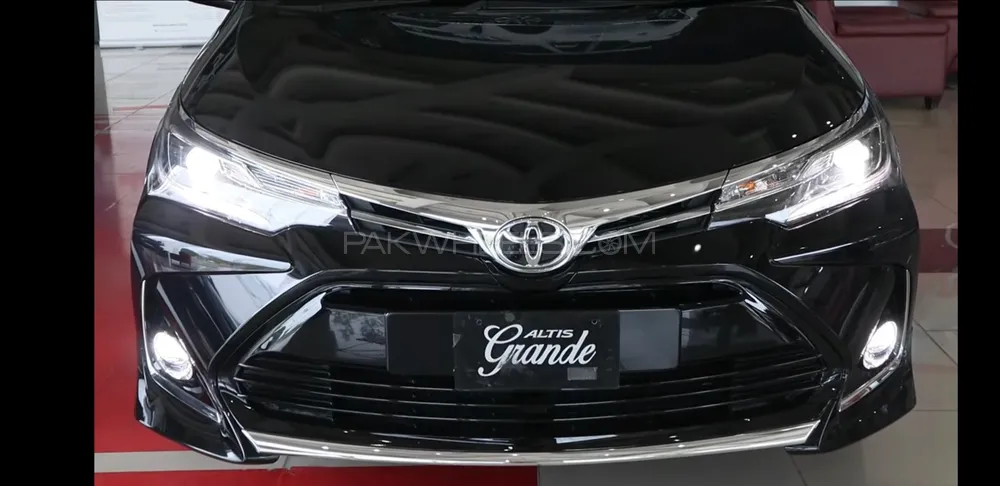 Toyota Corolla 2023 for Sale in Multan Image-1