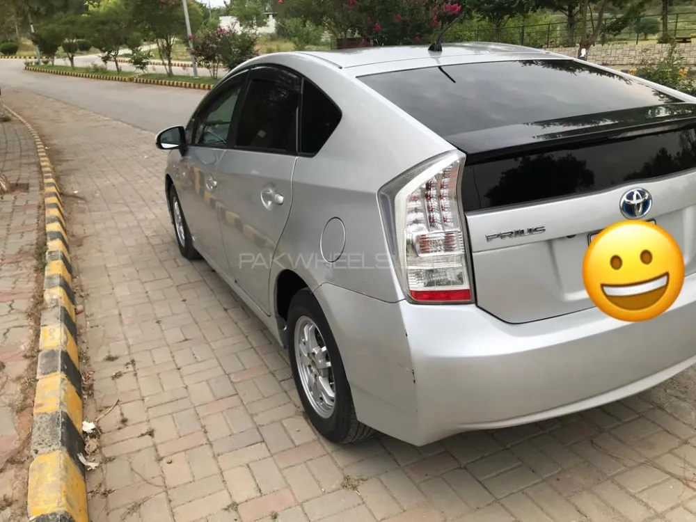Toyota Prius 2010 for Sale in Islamabad Image-1