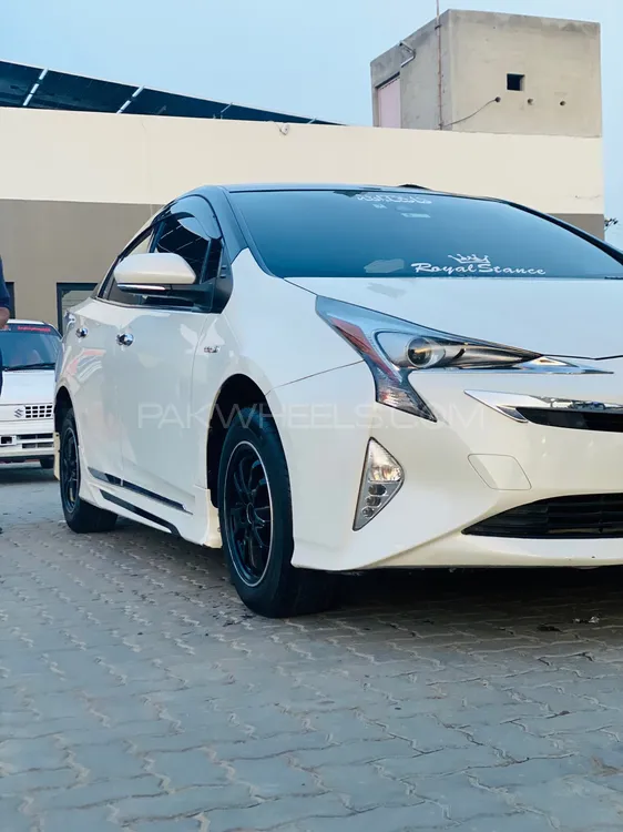 Toyota Prius 2017 for Sale in Multan Image-1