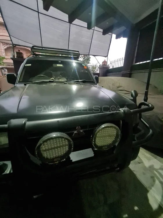 Mitsubishi Pajero 1992 for Sale in Peshawar Image-1