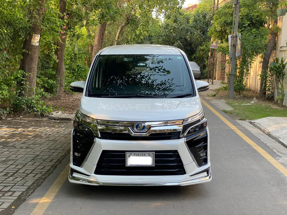 Toyota Voxy 2016 for Sale in Lahore Image-1