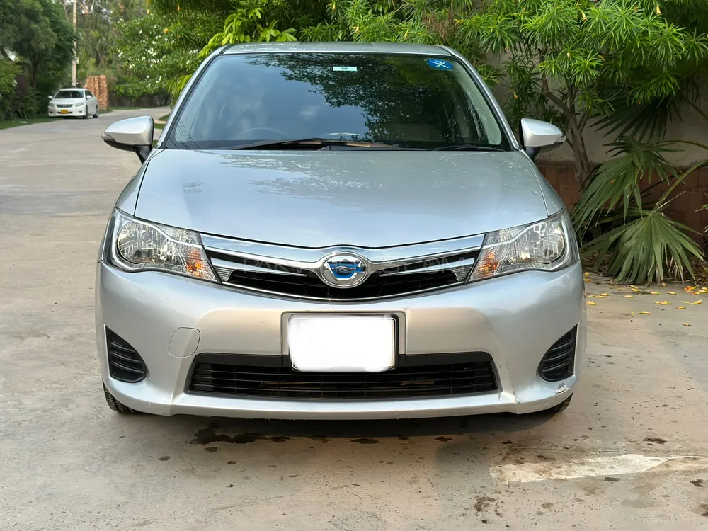 Toyota Corolla Axio 2013 for Sale in Lahore Image-1